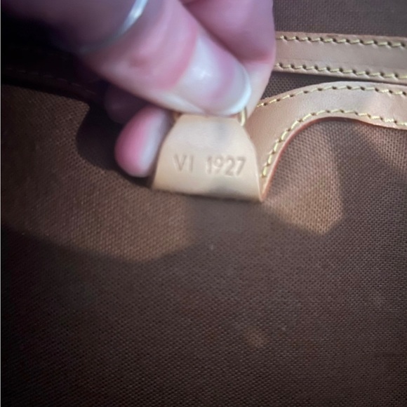 Authentic Louis Vuitton - Picture 5 of 10